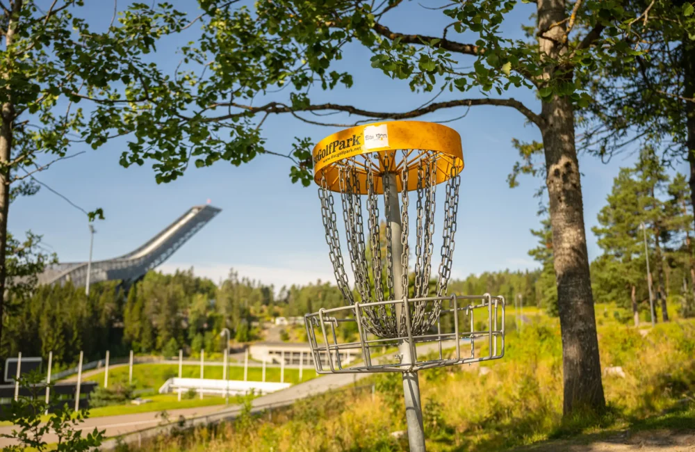 – Én av mange aktiviteter det er tilrettelagt for i nærområdet. Den sosiale sporten for folk i alle aldre har vokst raskt i Norge de siste årene, både i antall baner og spillere.